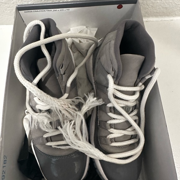 Air Jordan retro boys size 4.5 - Picture 3 of 6